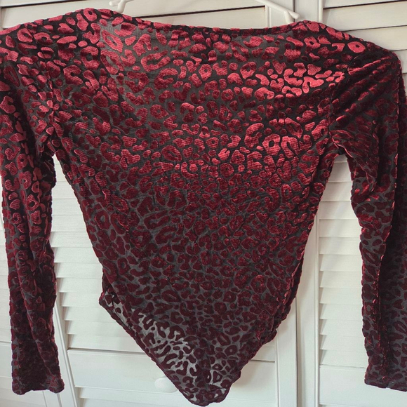 Forever 21 sheer leapard velvet Burgundy red V neck bodysuit - Picture 6 of 8
